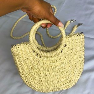 Straw Handbag with detachable straps